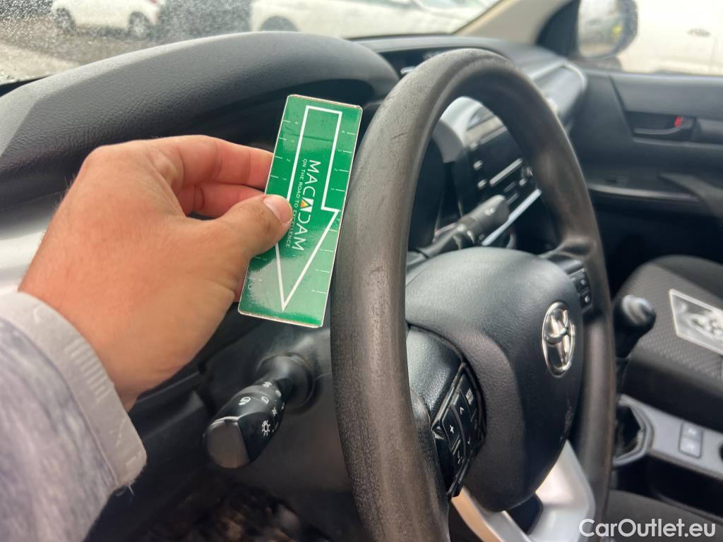  Toyota  Hilux TOYOTA  / 2020 / 4P / pickup 2.4 D-4D Cabina Doble GX #15