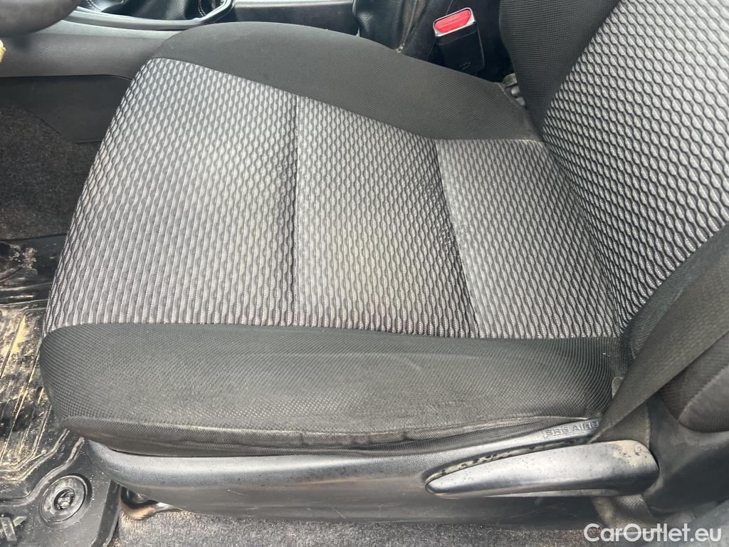  Toyota  Hilux TOYOTA  / 2020 / 4P / pickup 2.4 D-4D Cabina Doble GX #21