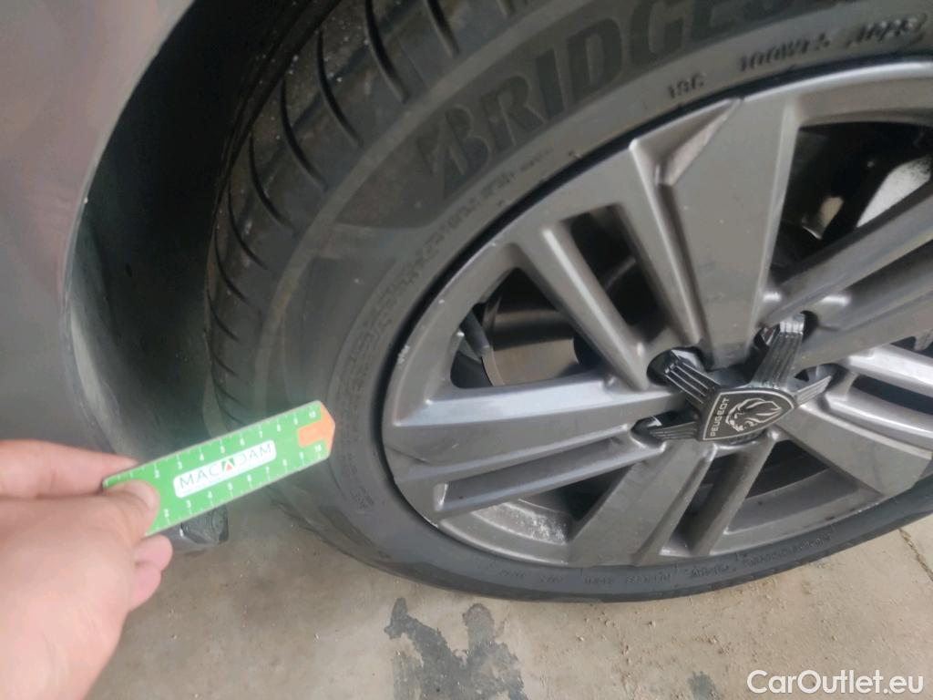 Peugeot  308 PEUGEOT  / 2021 / 5P / familiar SW Active Pack BlueHDi 130 S&S MAN #9