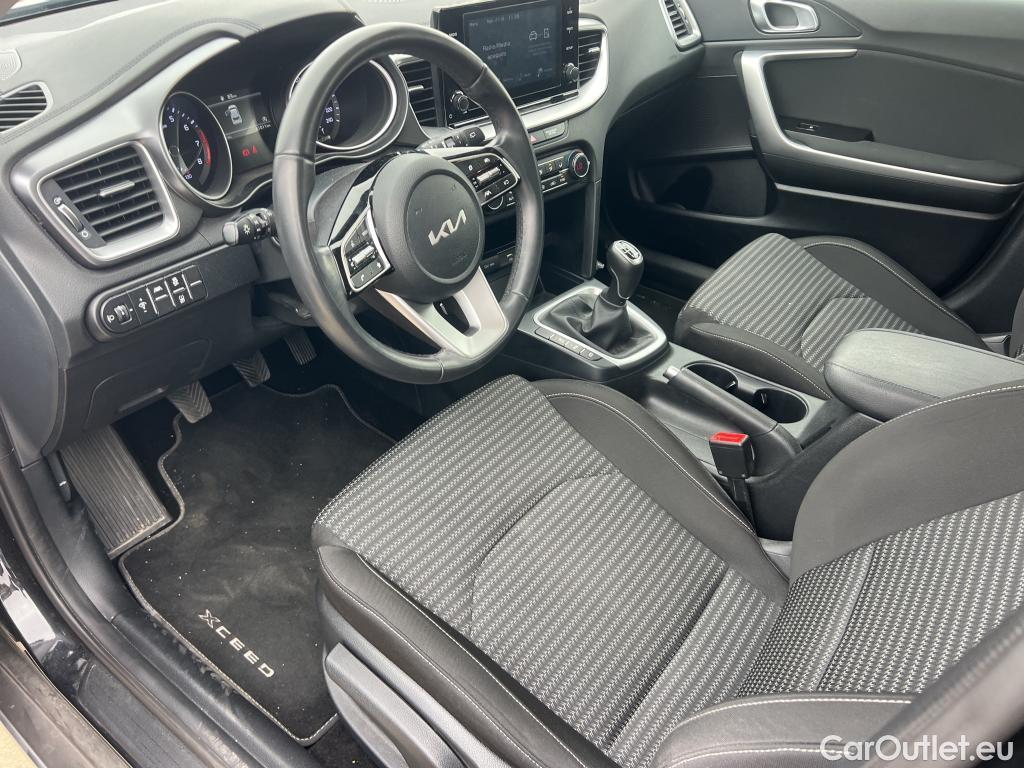 KIA  XCeed KIA  / 2022 / 5P / todoterreno 1.0 T-GDi Drive 88kW (120CV) #3