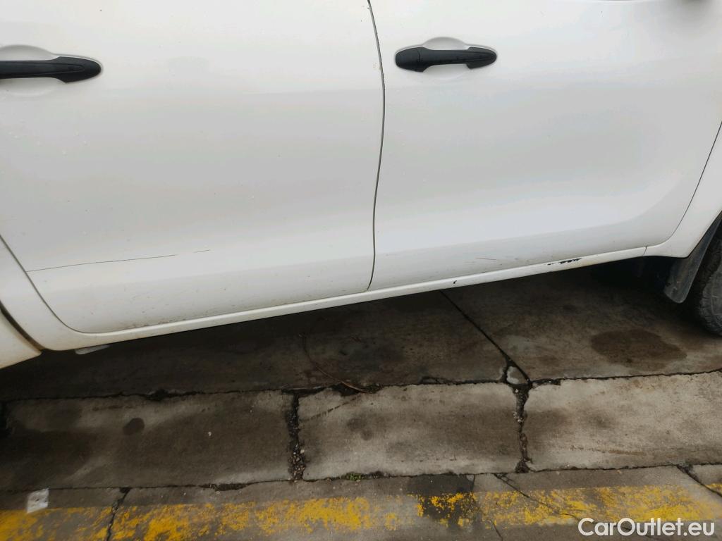  Toyota  Hilux TOYOTA  / 2020 / 4P / pickup 2.4 D-4D Cabina Doble GX #19