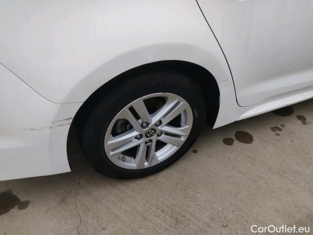 Toyota  Corolla TOYOTA  / 2019 / 5P / familiar 1.8 125H ACTIVE TECH E-CVT TOU SPORT #26