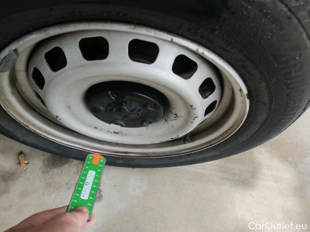  Peugeot  Partner PEUGEOT  / 2018 / 4P / furgón derivado de turismo Premium Standard 600kg BlueHDi 73kW (AC) #49