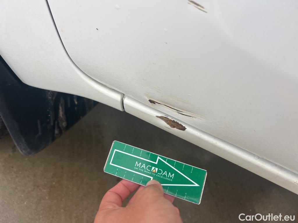  Toyota  Hilux TOYOTA  / 2020 / 4P / pickup 2.4 D-4D Cabina Doble GX #3