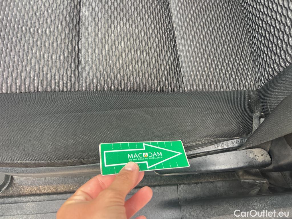  Toyota  Hilux TOYOTA  / 2020 / 4P / pickup 2.4 D-4D Cabina Doble GX #22