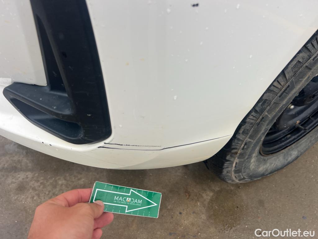  Toyota  Hilux TOYOTA  / 2020 / 4P / pickup 2.4 D-4D Cabina Doble GX #17