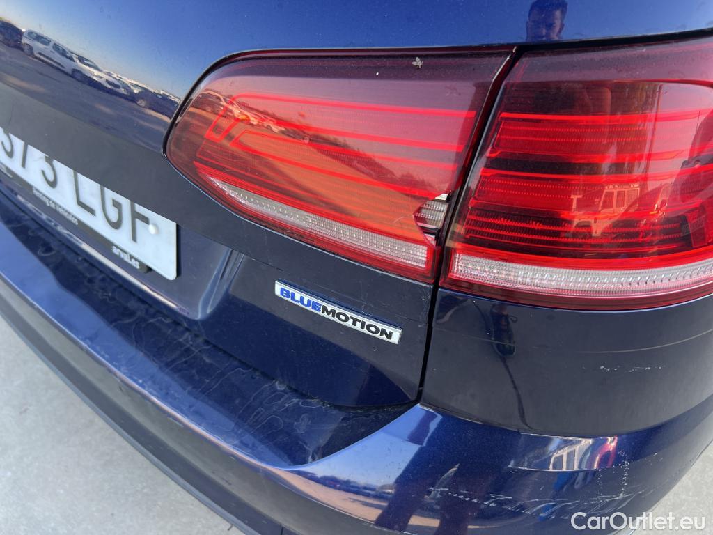  Volkswagen  Golf  VOLKSWAGEN / 2016 / 5P / familiar Last Edition 1.5 TSI 96kW(130CV) Variant #1