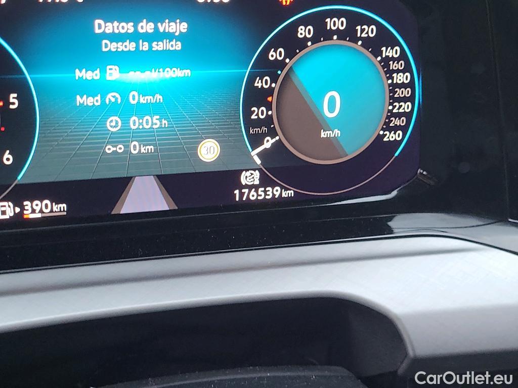 Volkswagen  Golf  VOLKSWAGEN / 2020 / 5P / familiar Life 2.0 TDI 85kW (115CV) Variant #5