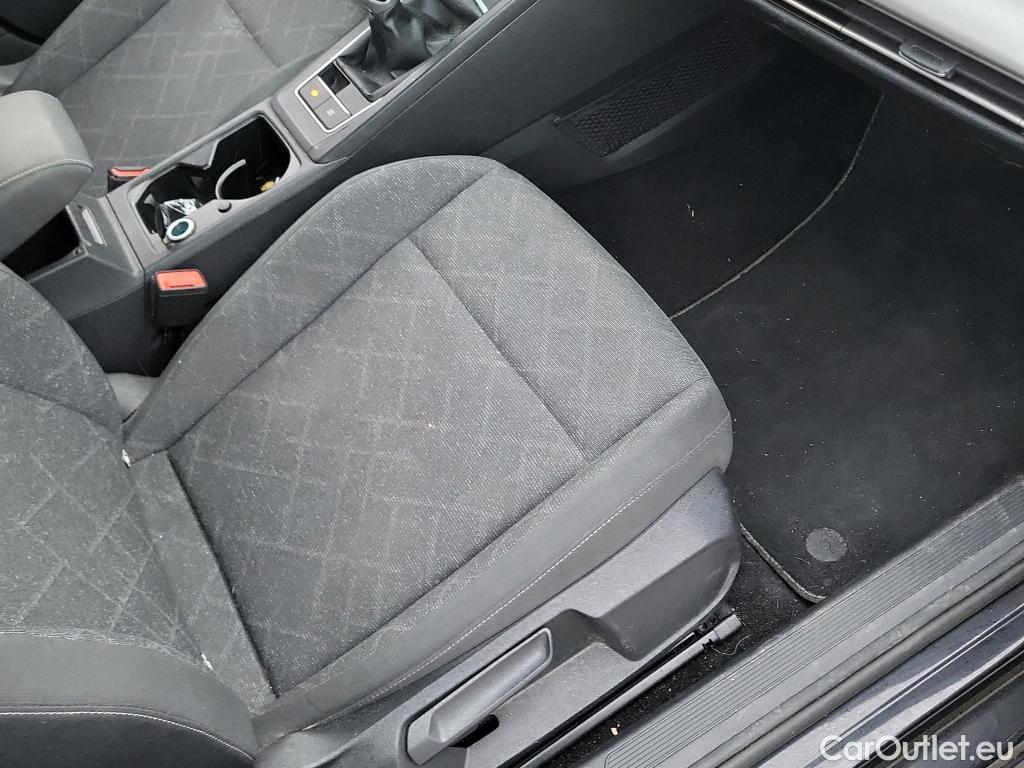 Volkswagen  Golf  VOLKSWAGEN / 2020 / 5P / familiar Life 2.0 TDI 85kW (115CV) Variant #15