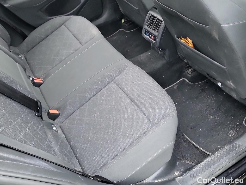 Volkswagen  Golf  VOLKSWAGEN / 2020 / 5P / familiar Life 2.0 TDI 85kW (115CV) Variant #14