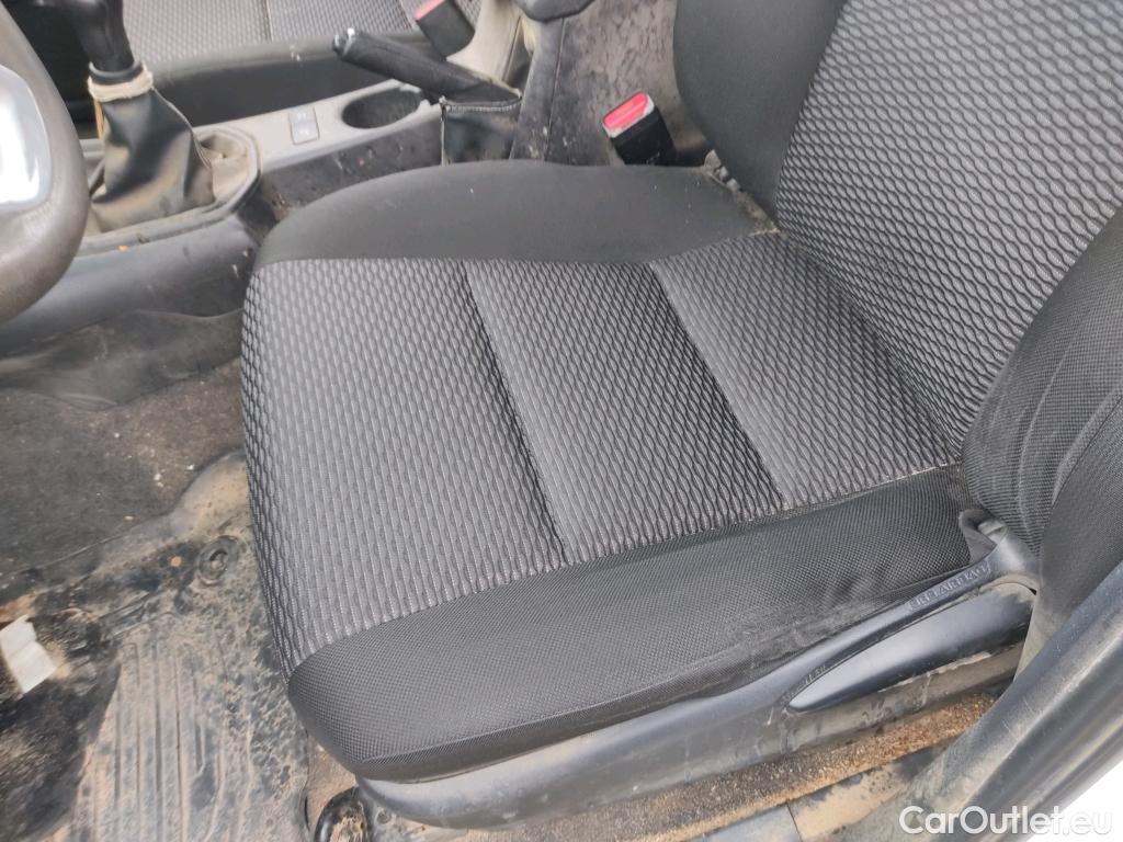  Toyota  Hilux TOYOTA  / 2020 / 4P / pickup 2.4 D-4D Cabina Doble GX #48