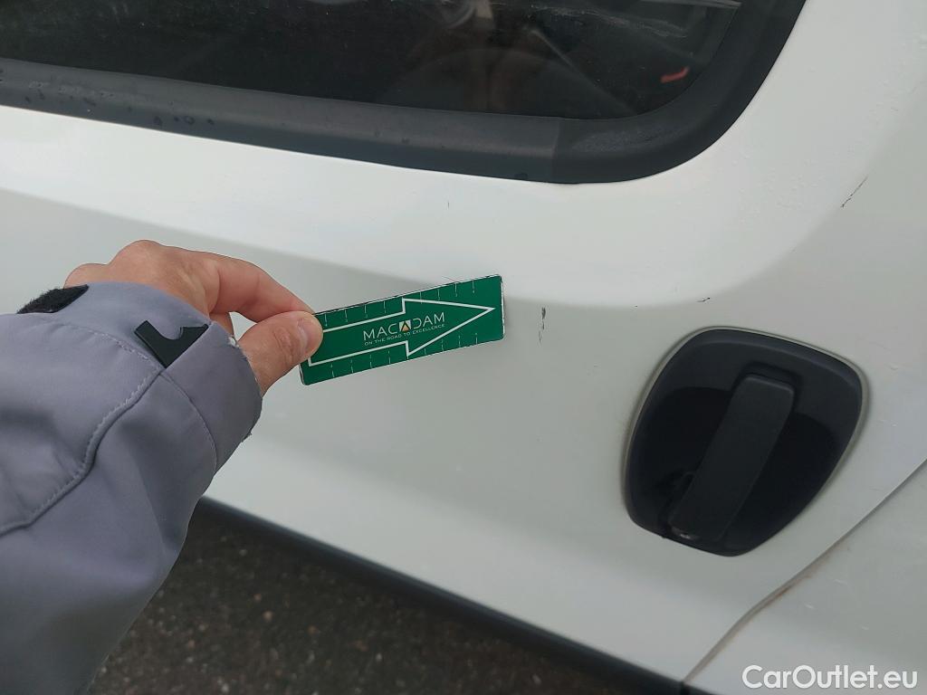 Fiat  Fiorino FIAT  / 2016 / 3P / furgón derivado de turismo Cargo Base 1.4 Natural Power 51kW (70CV) #27