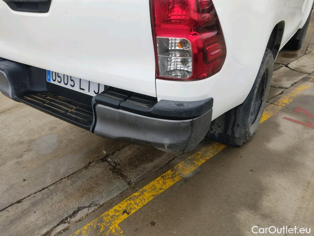  Toyota  Hilux TOYOTA  / 2020 / 4P / pickup 2.4 D-4D Cabina Doble GX #26