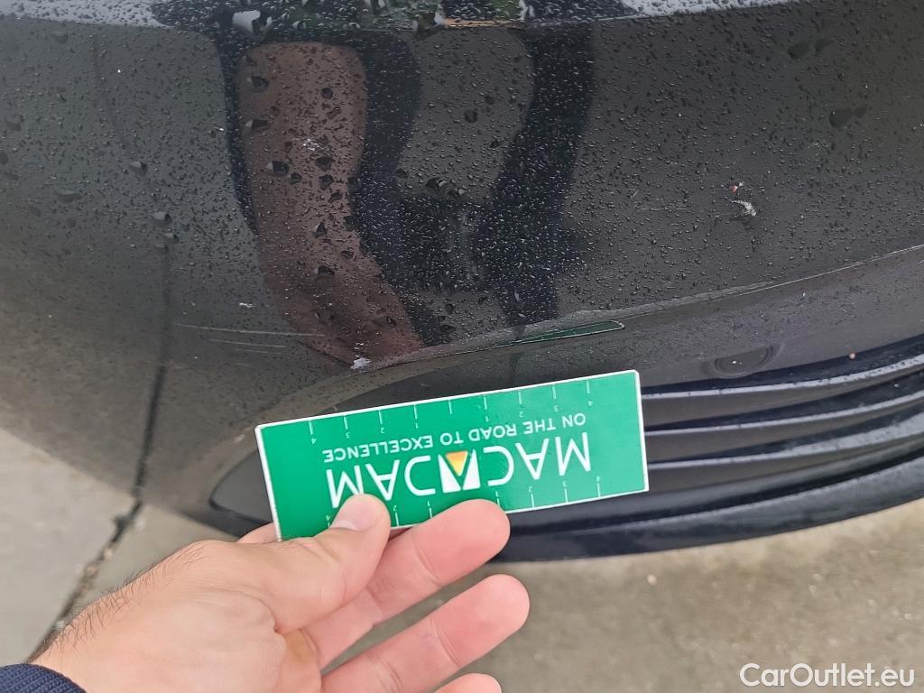 Volkswagen  Golf  VOLKSWAGEN / 2020 / 5P / familiar Life 2.0 TDI 85kW (115CV) Variant #12