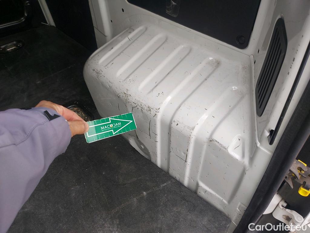 Fiat  Fiorino FIAT  / 2016 / 3P / furgón derivado de turismo Cargo Base 1.4 Natural Power 51kW (70CV) #23