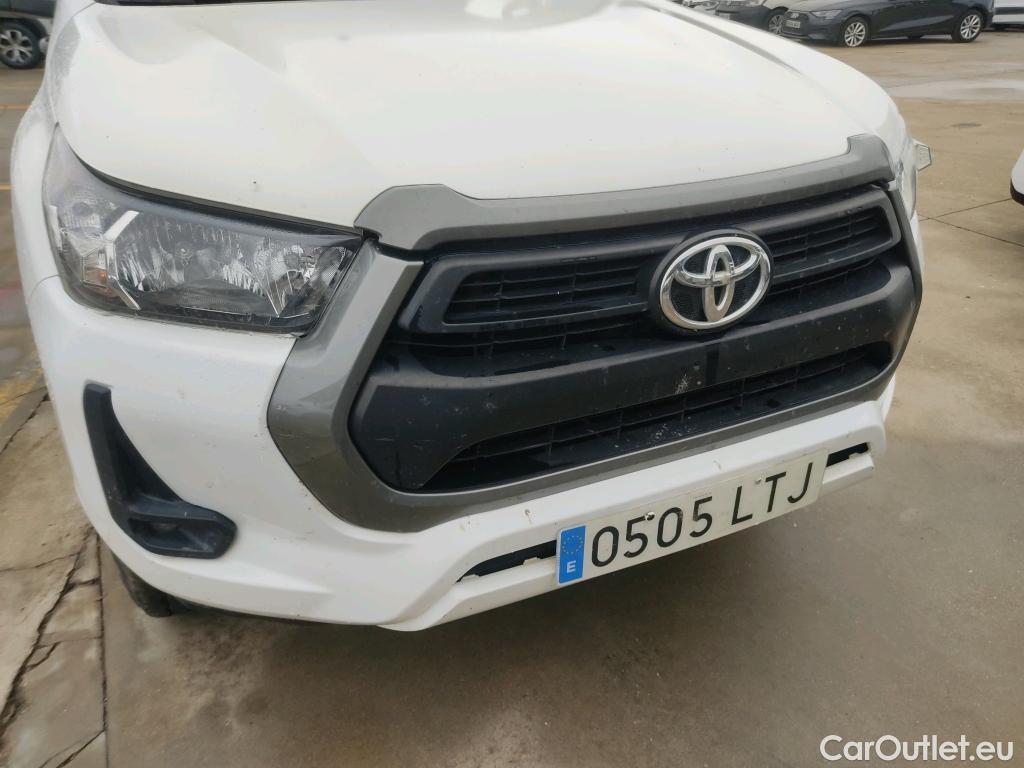  Toyota  Hilux TOYOTA  / 2020 / 4P / pickup 2.4 D-4D Cabina Doble GX #33