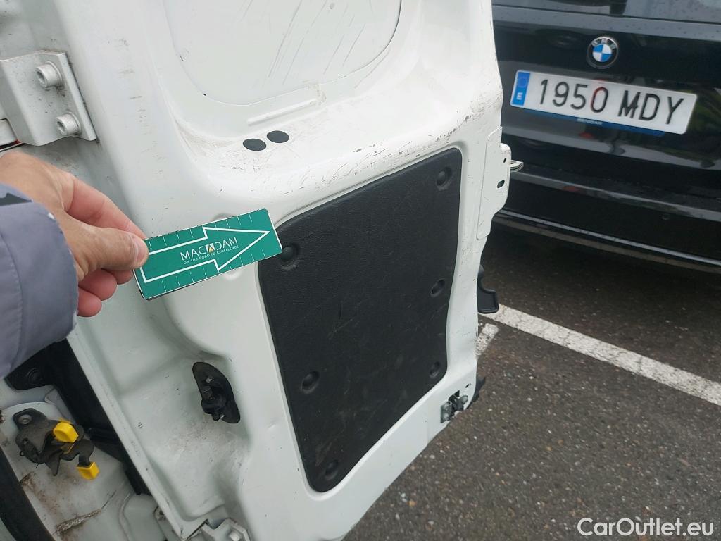 Fiat  Fiorino FIAT  / 2016 / 3P / furgón derivado de turismo Cargo Base 1.4 Natural Power 51kW (70CV) #38