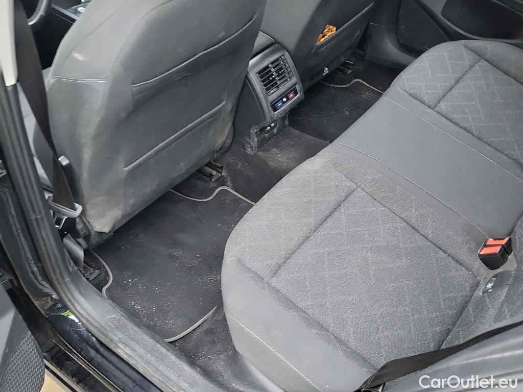 Volkswagen  Golf  VOLKSWAGEN / 2020 / 5P / familiar Life 2.0 TDI 85kW (115CV) Variant #16