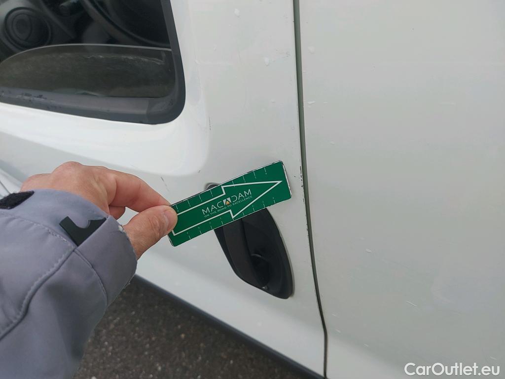 Fiat  Fiorino FIAT  / 2016 / 3P / furgón derivado de turismo Cargo Base 1.4 Natural Power 51kW (70CV) #26