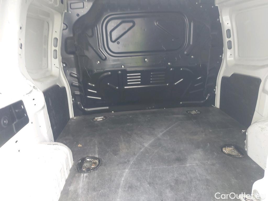 Fiat  Fiorino FIAT  / 2016 / 3P / furgón derivado de turismo Cargo Base 1.4 Natural Power 51kW (70CV) #8