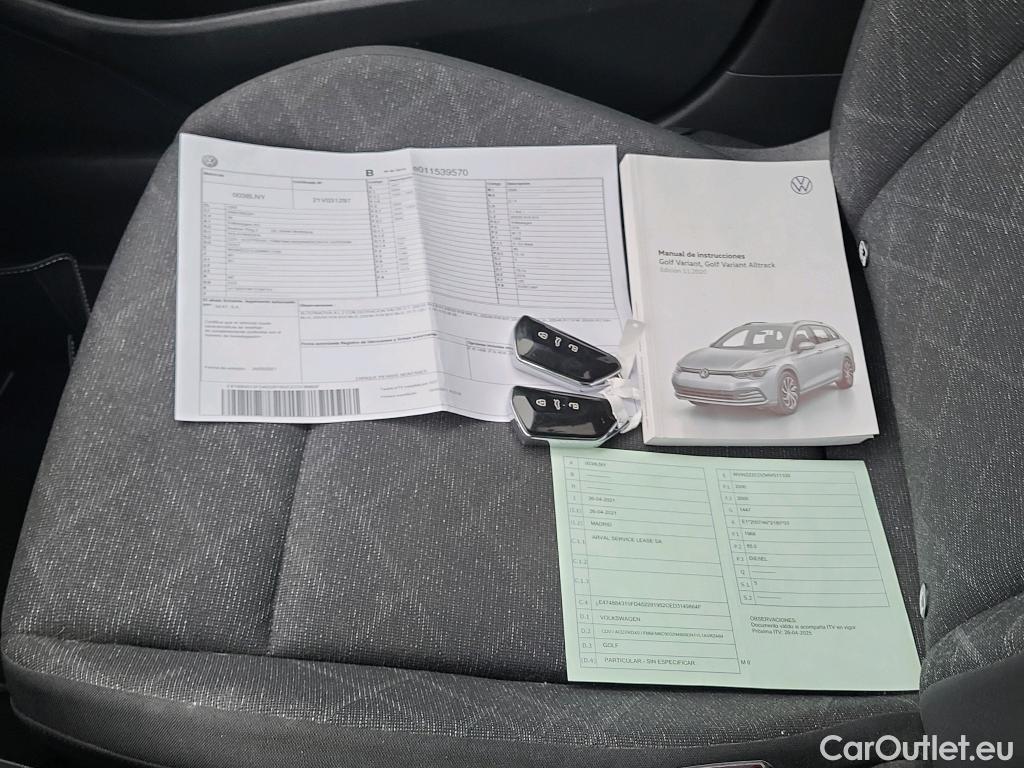 Volkswagen  Golf  VOLKSWAGEN / 2020 / 5P / familiar Life 2.0 TDI 85kW (115CV) Variant #9