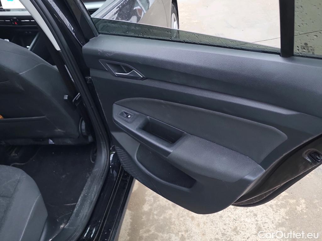 Volkswagen  Golf  VOLKSWAGEN / 2020 / 5P / familiar Life 2.0 TDI 85kW (115CV) Variant #9