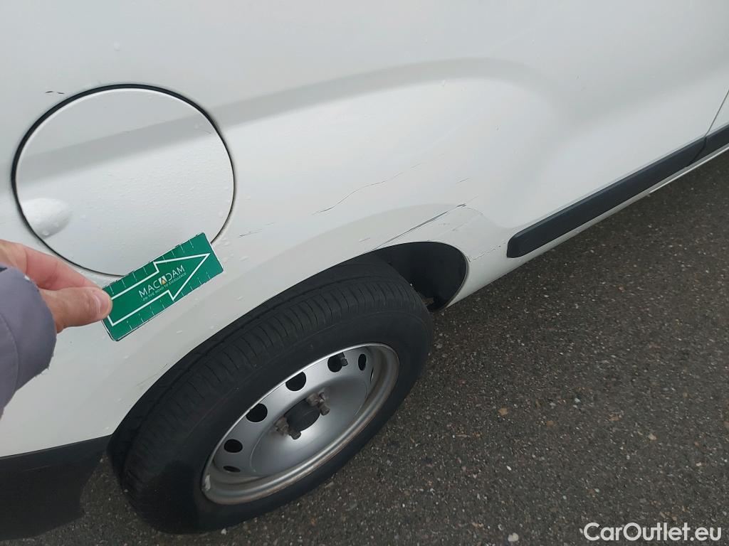 Fiat  Fiorino FIAT  / 2016 / 3P / furgón derivado de turismo Cargo Base 1.4 Natural Power 51kW (70CV) #11