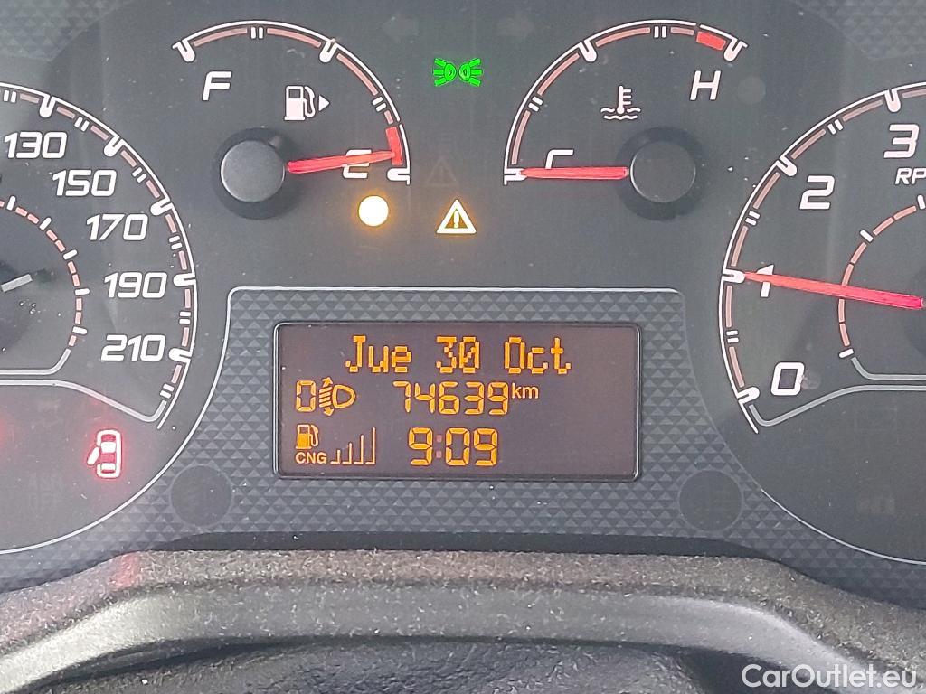 Fiat  Fiorino FIAT  / 2016 / 3P / furgón derivado de turismo Cargo Base 1.4 Natural Power 51kW (70CV) #5