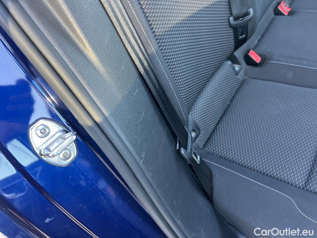  Volkswagen  Golf  VOLKSWAGEN / 2016 / 5P / familiar Last Edition 1.5 TSI 96kW(130CV) Variant #28