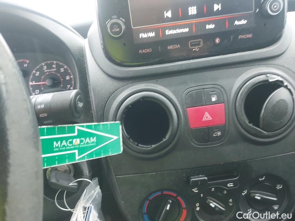 Fiat  Fiorino FIAT  / 2016 / 3P / furgón derivado de turismo Cargo Base 1.4 Natural Power 51kW (70CV) #43