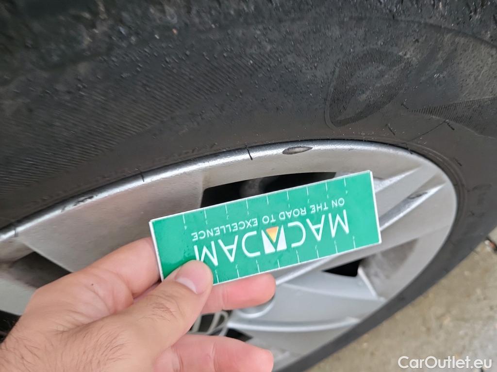 Volkswagen  Golf  VOLKSWAGEN / 2020 / 5P / familiar Life 2.0 TDI 85kW (115CV) Variant #21