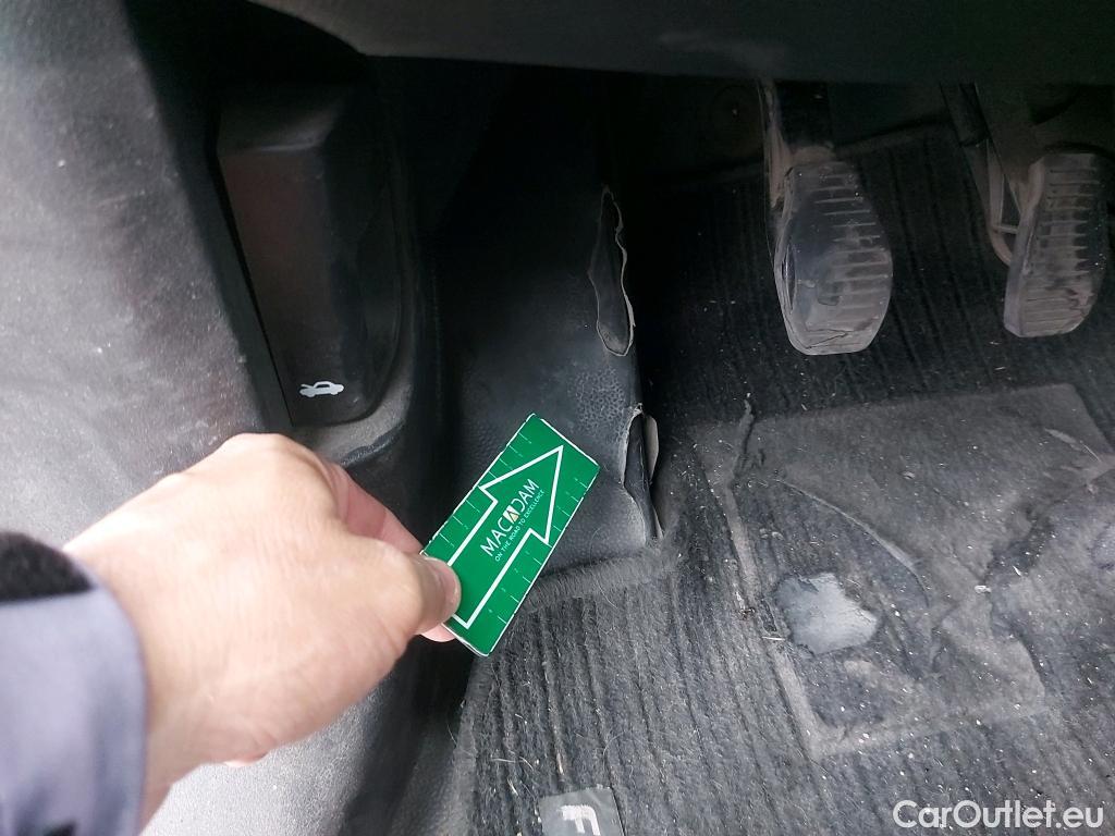 Fiat  Fiorino FIAT  / 2016 / 3P / furgón derivado de turismo Cargo Base 1.4 Natural Power 51kW (70CV) #18