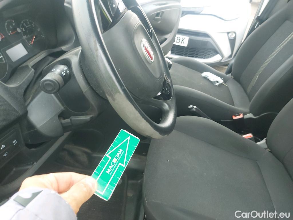 Fiat  Fiorino FIAT  / 2016 / 3P / furgón derivado de turismo Cargo Base 1.4 Natural Power 51kW (70CV) #2