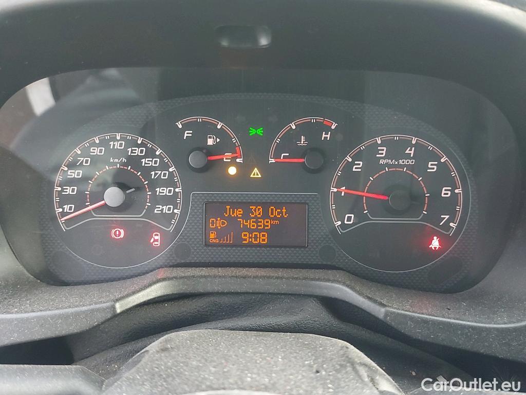 Fiat  Fiorino FIAT  / 2016 / 3P / furgón derivado de turismo Cargo Base 1.4 Natural Power 51kW (70CV) #4