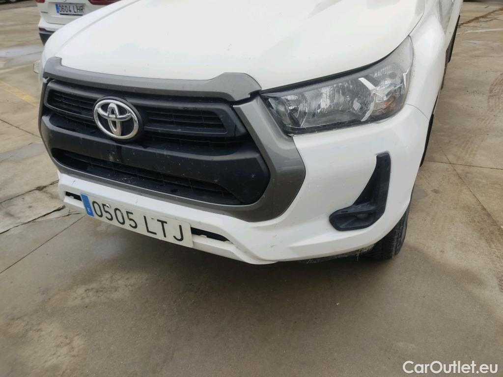  Toyota  Hilux TOYOTA  / 2020 / 4P / pickup 2.4 D-4D Cabina Doble GX #38