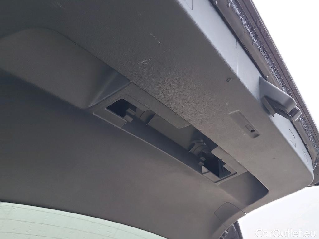 Volkswagen  Golf  VOLKSWAGEN / 2020 / 5P / familiar Life 2.0 TDI 85kW (115CV) Variant #7