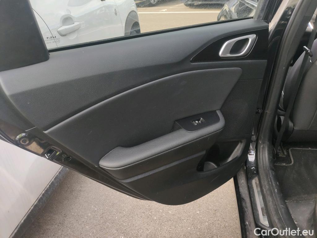  KIA  Cee'd KIA Ceed Tourer / 2021 / 5P / familiar Tourer 1.5 MHEV 118kW(160CV) GT Line DCT #21