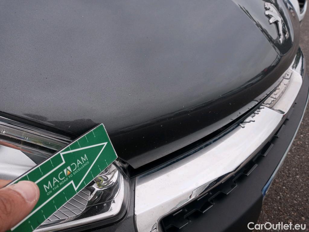  Peugeot  208 PEUGEOT  / 2015 / 5P / berlina con portón 5P Signature 1.2L PureTech 81KW (110CV) (AC) #3