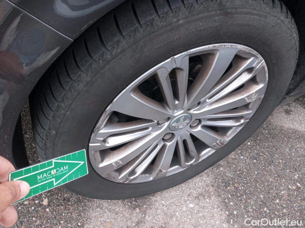  Peugeot  208 PEUGEOT  / 2015 / 5P / berlina con portón 5P Signature 1.2L PureTech 81KW (110CV) (AC) #7