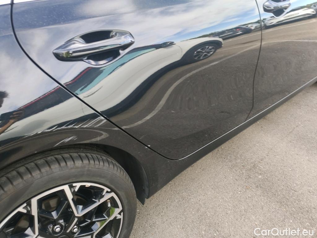  KIA  Cee'd KIA Ceed Tourer / 2021 / 5P / familiar Tourer 1.5 MHEV 118kW(160CV) GT Line DCT #17