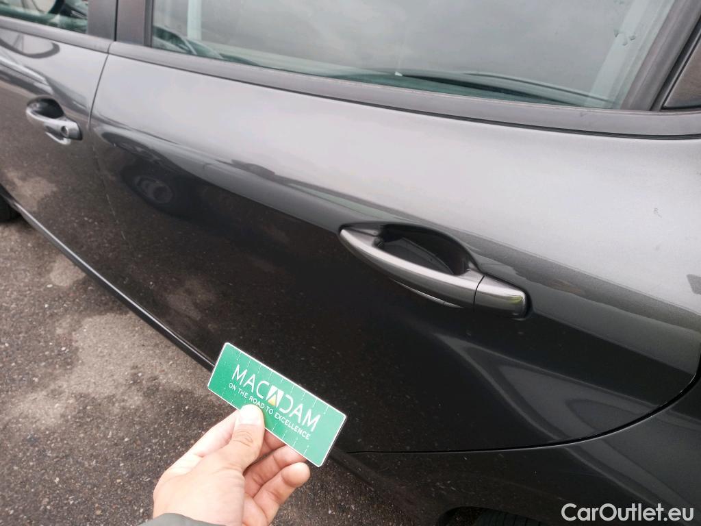  Peugeot  208 PEUGEOT  / 2015 / 5P / berlina con portón 5P Signature 1.2L PureTech 81KW (110CV) (AC) #24