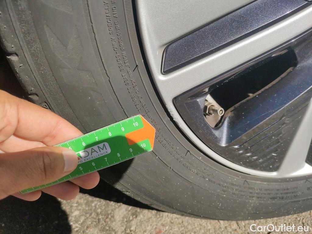  KIA  Niro KIA  / 2019 / 5P / crossover 1.6 GDi PHEV 104kW (141CV) Drive #4