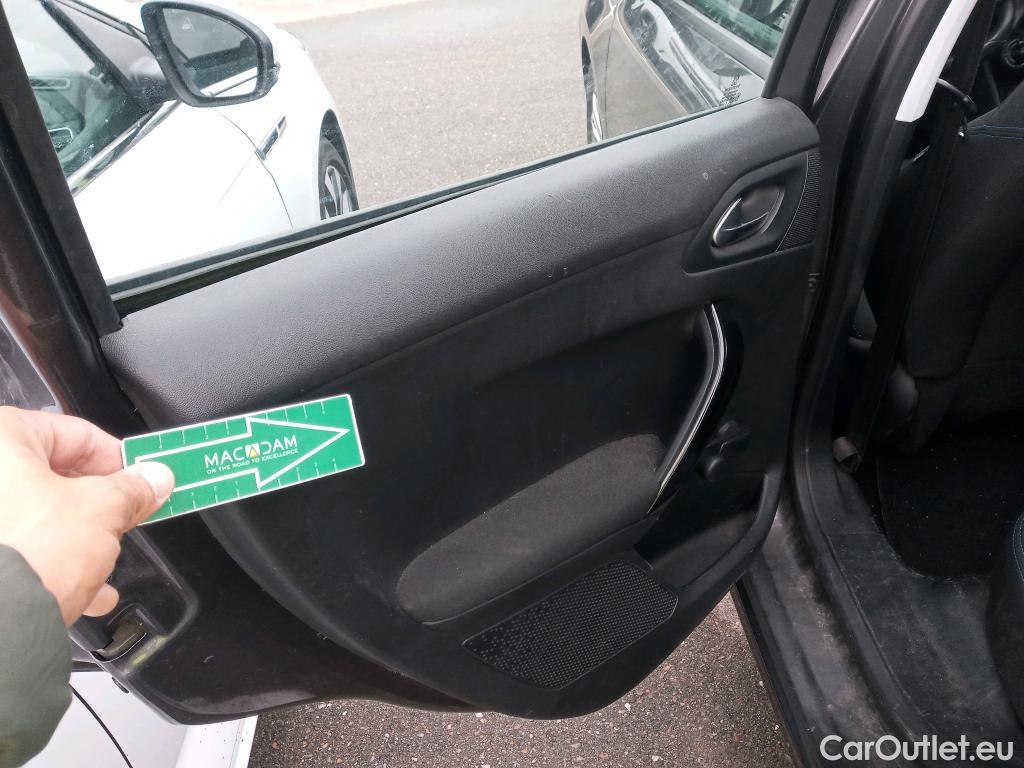  Peugeot  208 PEUGEOT  / 2015 / 5P / berlina con portón 5P Signature 1.2L PureTech 81KW (110CV) (AC) #22