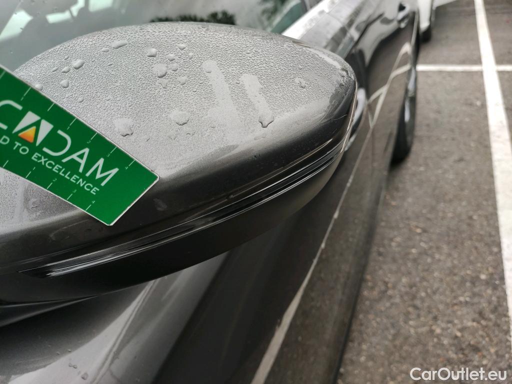  Peugeot  508 PEUGEOT  / 2018 / 5P / berlina con portón 5P Business Line BlueHDi 130 EAT8 (AC) #27