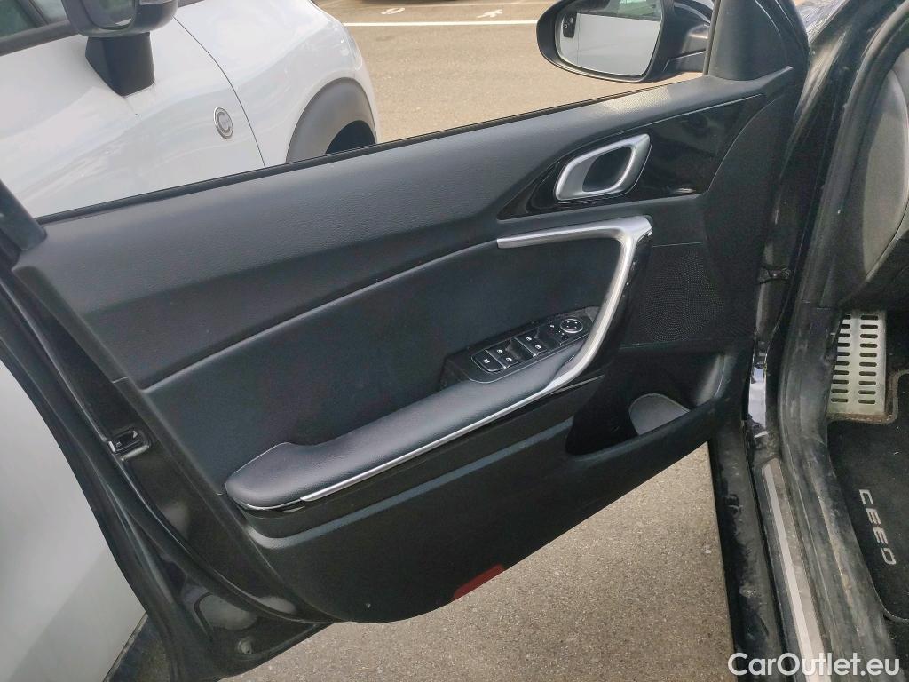  KIA  Cee'd KIA Ceed Tourer / 2021 / 5P / familiar Tourer 1.5 MHEV 118kW(160CV) GT Line DCT #23