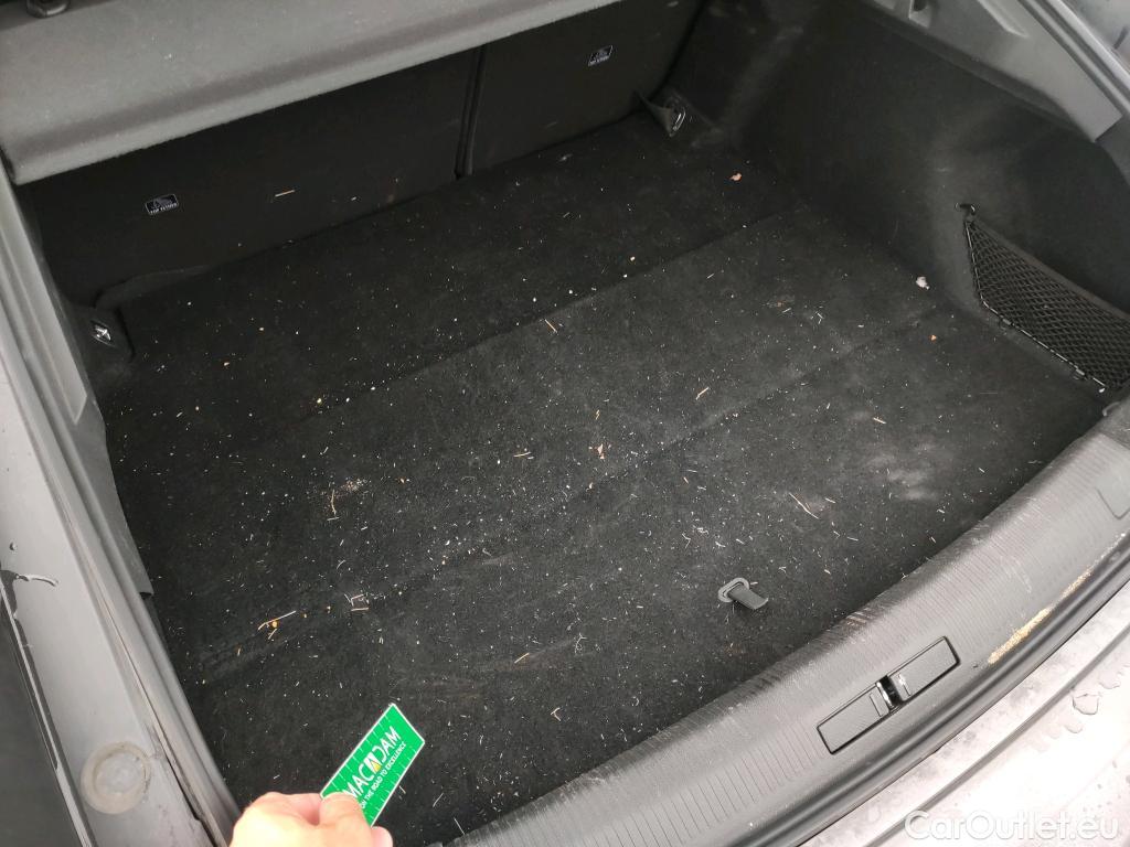  Peugeot  508 PEUGEOT  / 2018 / 5P / berlina con portón 5P Business Line BlueHDi 130 EAT8 (AC) #14