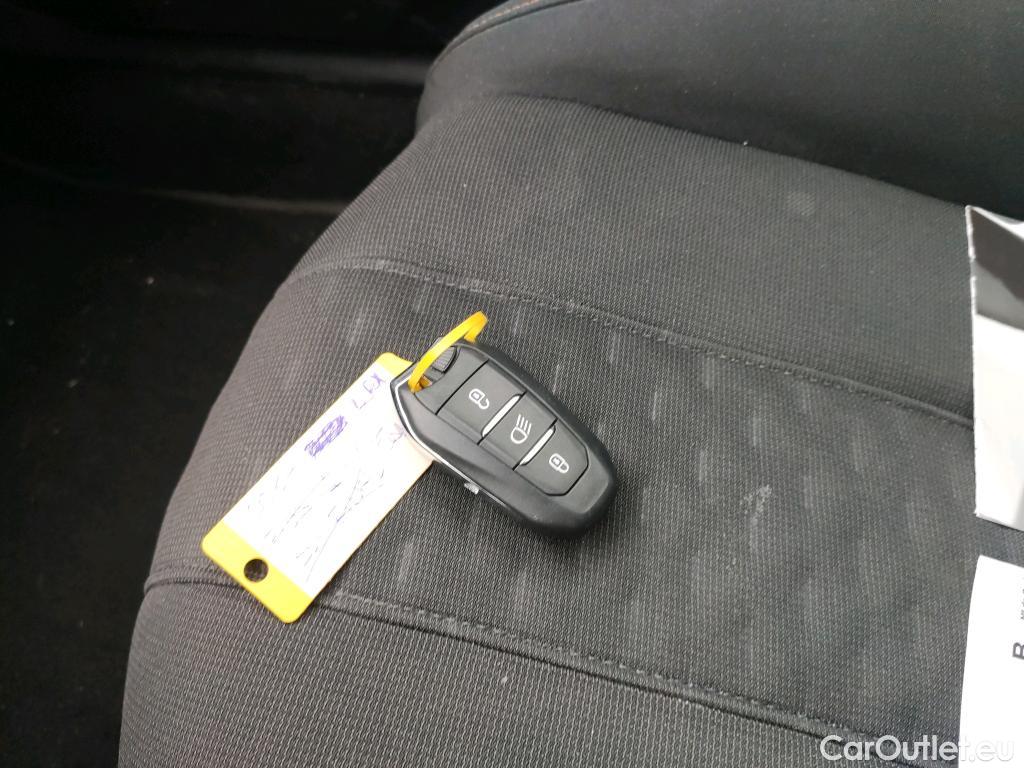  Peugeot  508 PEUGEOT  / 2018 / 5P / berlina con portón 5P Business Line BlueHDi 130 EAT8 (AC) #2