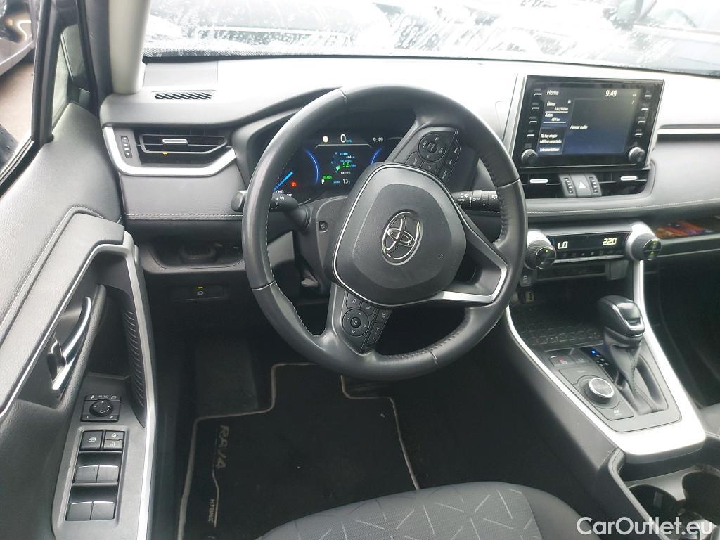 Toyota  RAV4 TOYOTA  / 2018 / 5P / todoterreno 2.5l 220H Advance 4WD #3