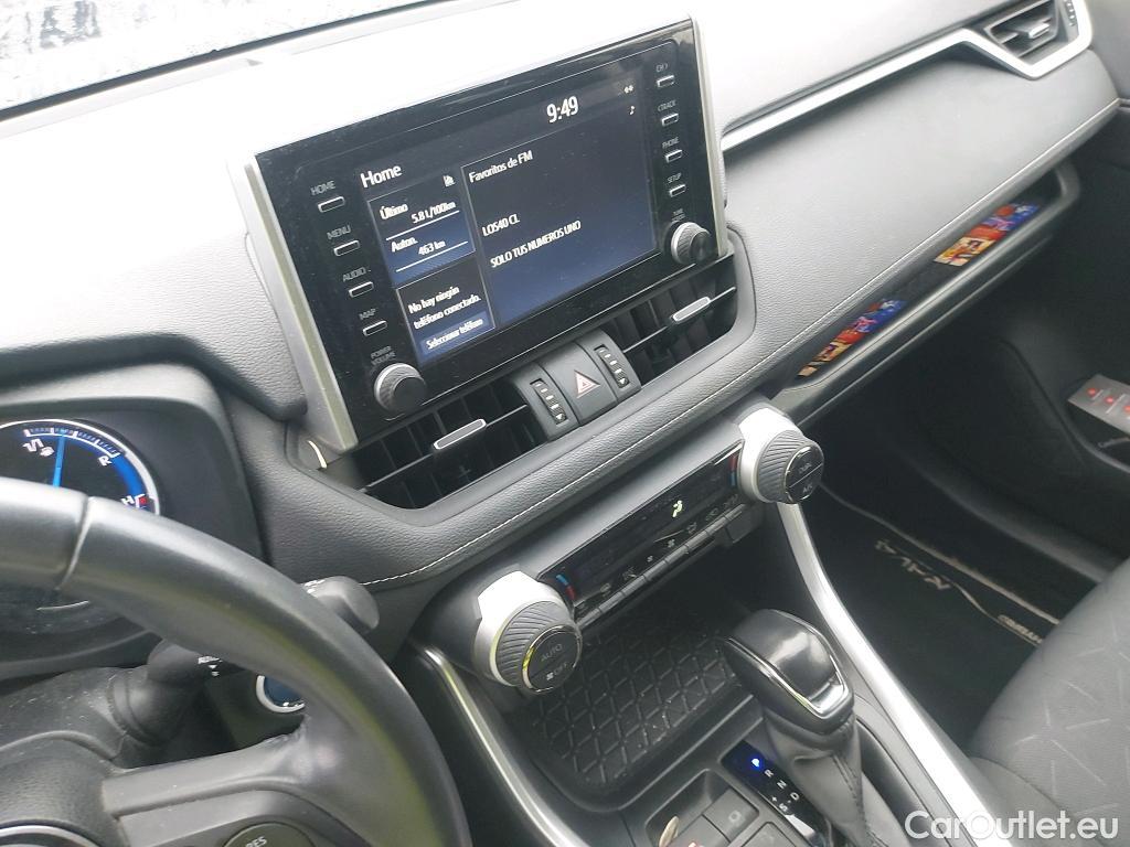 Toyota  RAV4 TOYOTA  / 2018 / 5P / todoterreno 2.5l 220H Advance 4WD #14