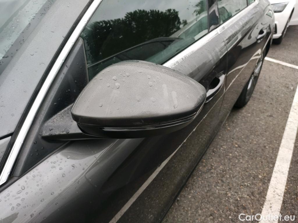  Peugeot  508 PEUGEOT  / 2018 / 5P / berlina con portón 5P Business Line BlueHDi 130 EAT8 (AC) #26